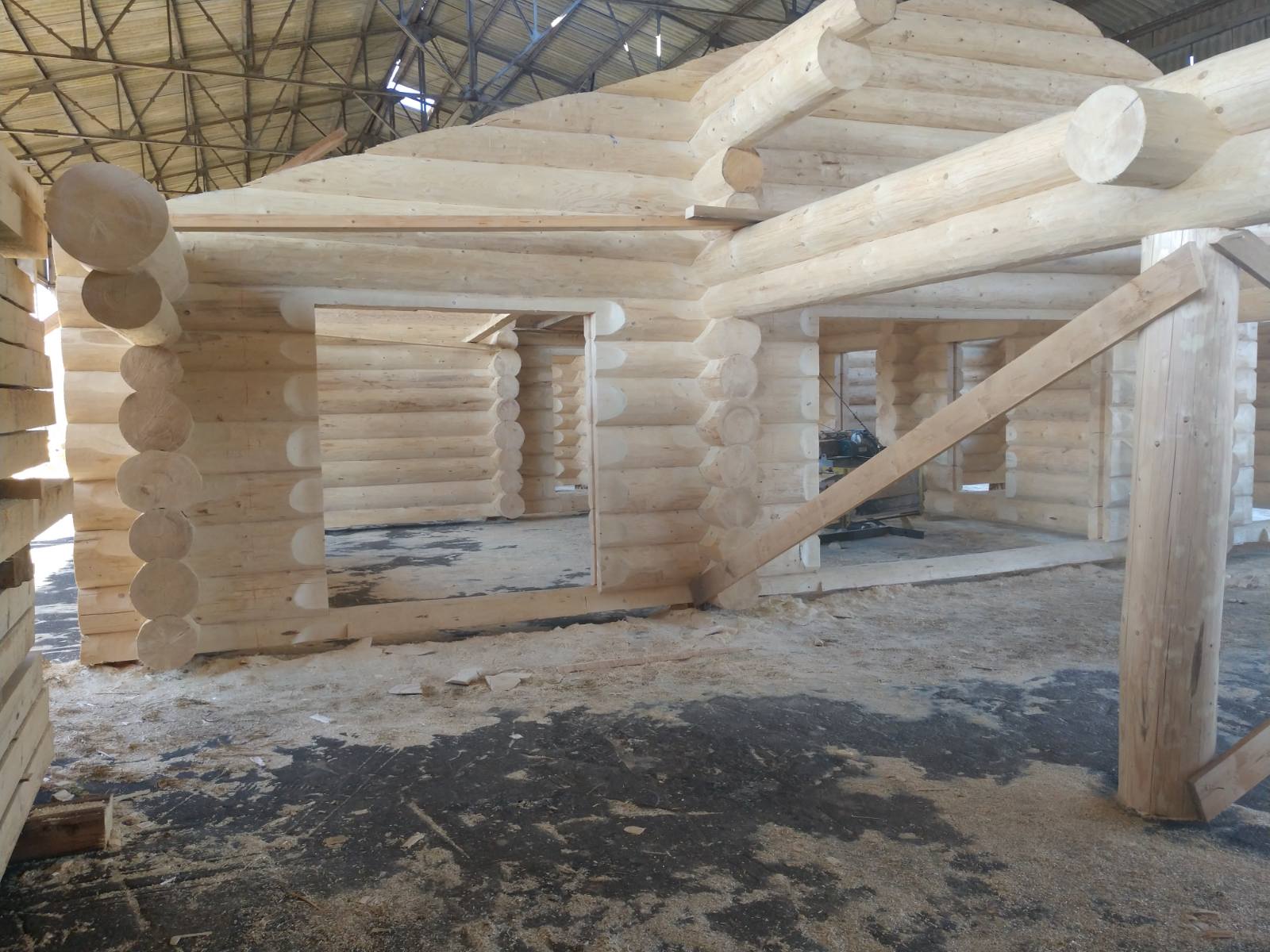 Proces montażu domu z bali